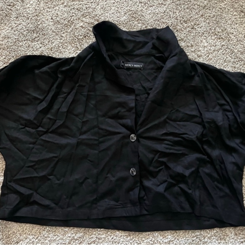 NWOT Mery Mercy Medium Bohemian & Oversized Black Medium Cropped top.